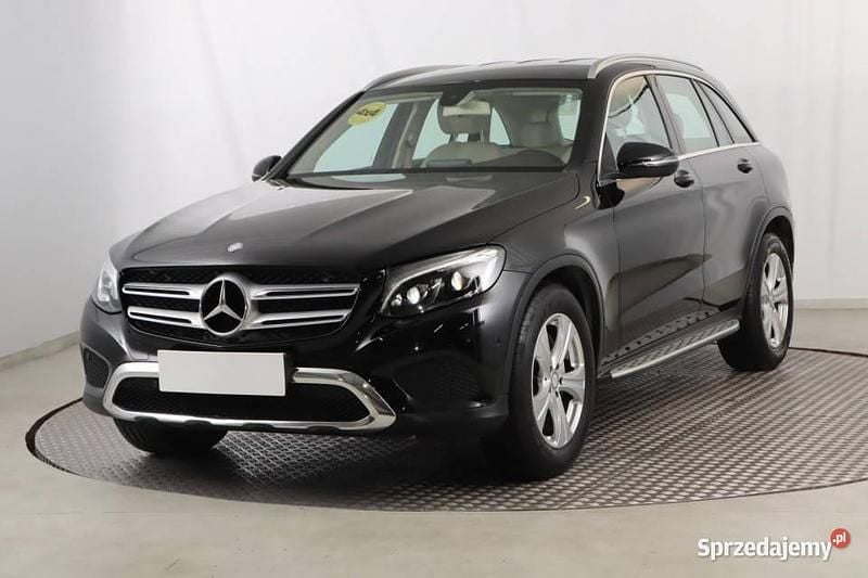 Używany Mercedes GLC250 211 KM (155 kW) 2016 Czarny SUV