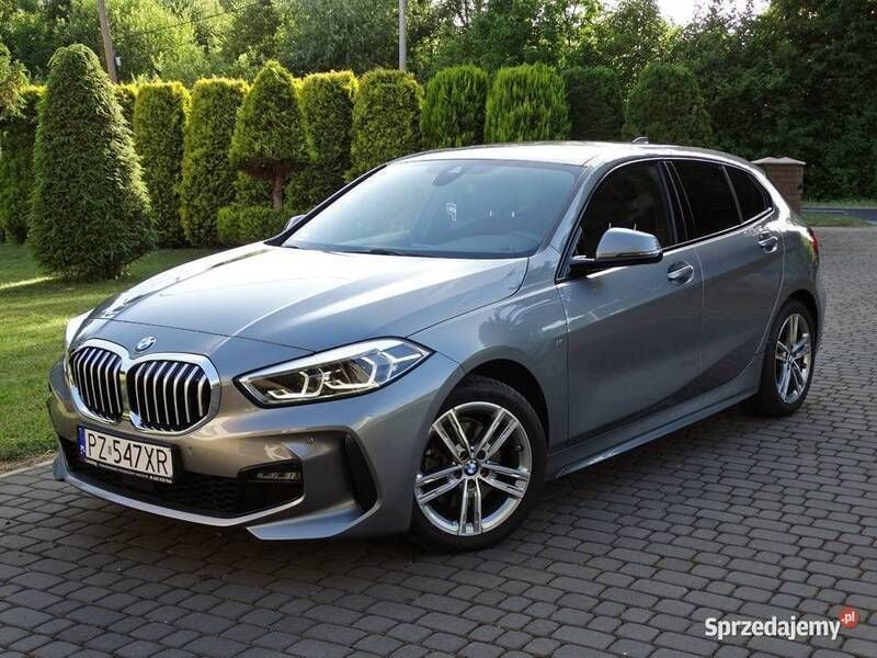 Szary Używany 2022 BMW 118 M Sport Hatchback | 116 000 zł (Dość drogi) - Obraz 1/4