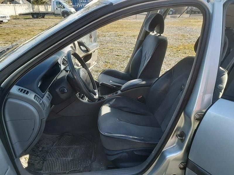 Używany Renault Laguna II 140 KM (102 kW) 2002 Srebrny Hatchback