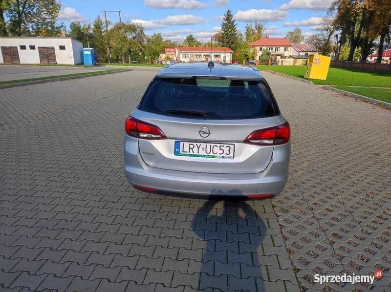 Używany Opel Astra 2019 Srebrny Kombi