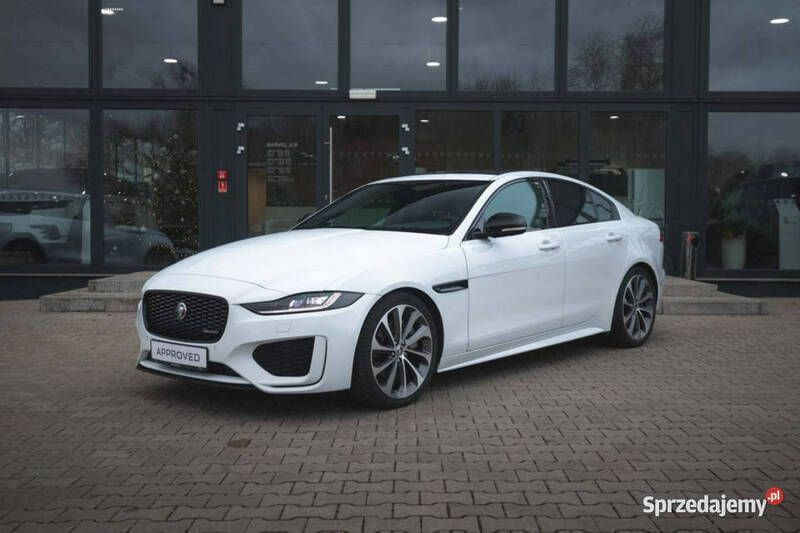 Biały Używany 2024 Jaguar XE R-Dynamic Sedan/Limuzyna | 215 000 zł - Obraz 1/4
