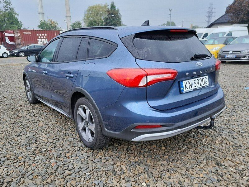Używany Ford Focus 120 KM (88 kW) 2020 Niebieski (metalik) Sedan/Limuzyna