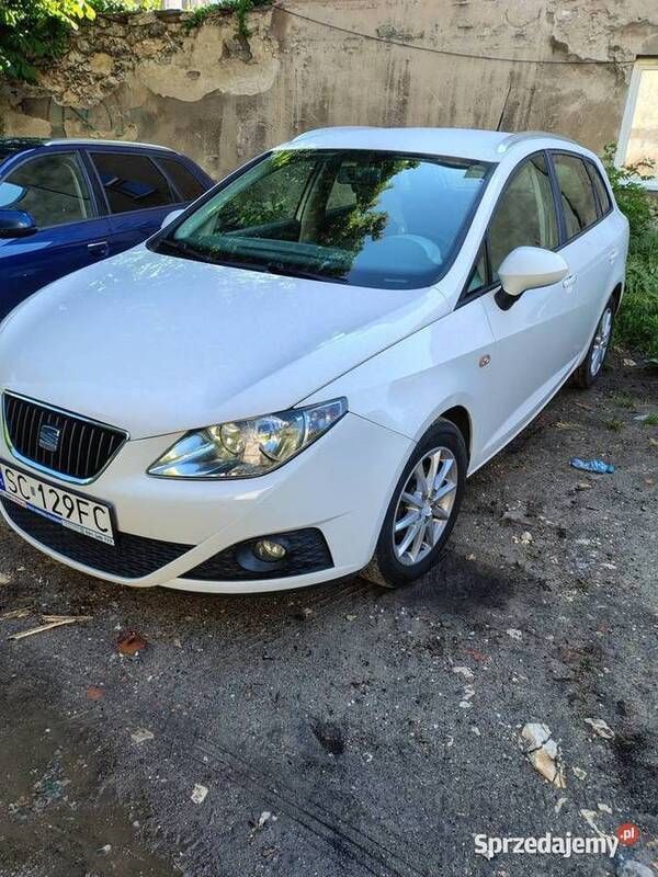 Biały Używany 2010 Seat Ibiza ST Kombi | 15 800 zł (Uczciwa cena) - Obraz 1/4