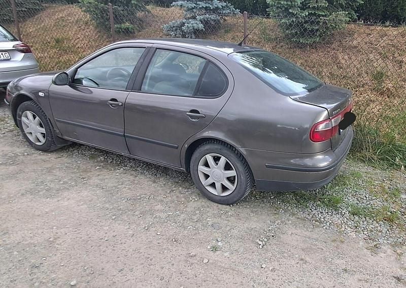 Używany Seat Toledo 2004 Brązowobeżowy Sedan/Limuzyna