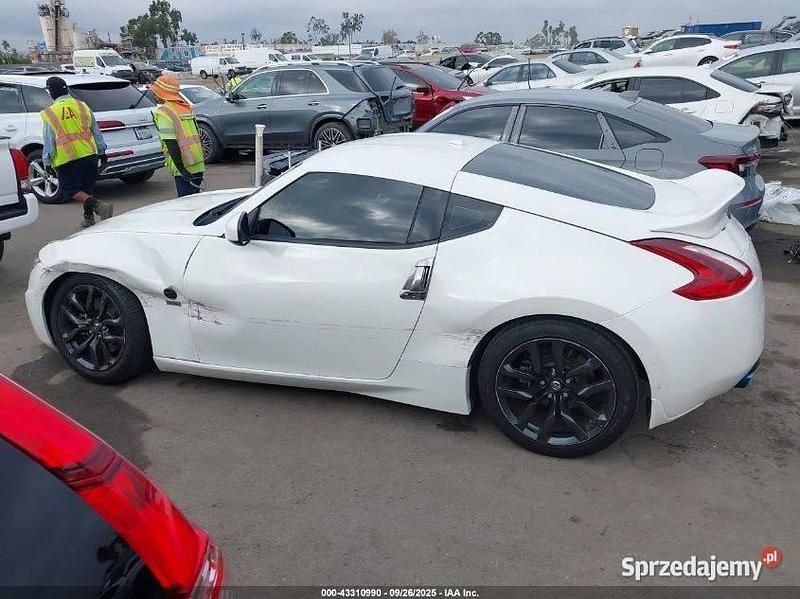 Używany Nissan 370Z 2018 Biały Coupe