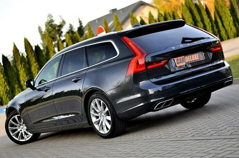 Używany Volvo V90 150 KM (110 kW) 2017 Szary (metalik) Kombi