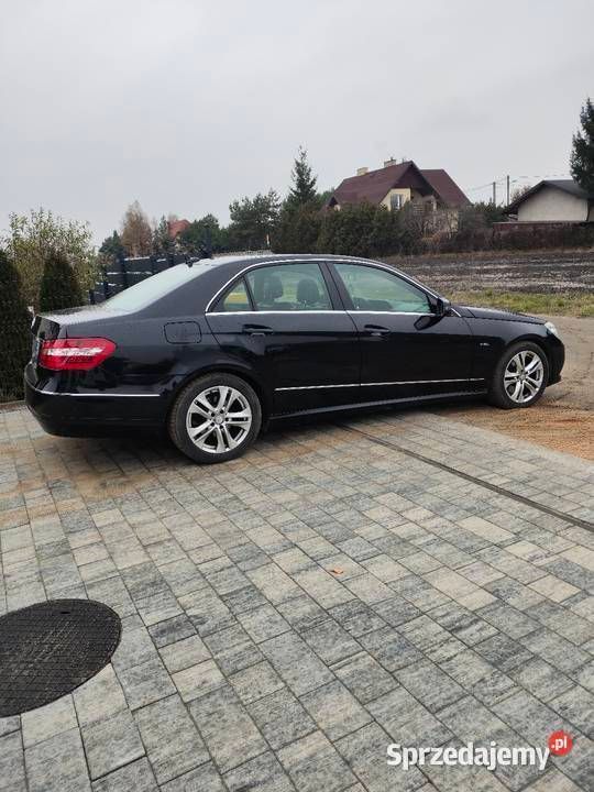 Używany Mercedes E250 Avantgarde 2011 Czarny Sedan/Limuzyna