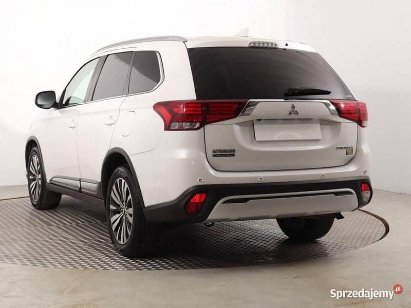 Używany Mitsubishi Outlander 150 KM (110 kW) 2018 Biały SUV