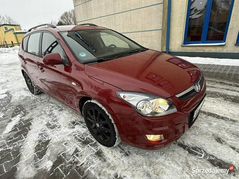 Używany Hyundai i30 109 KM (80 kW) 2010 Bordowy Kombi