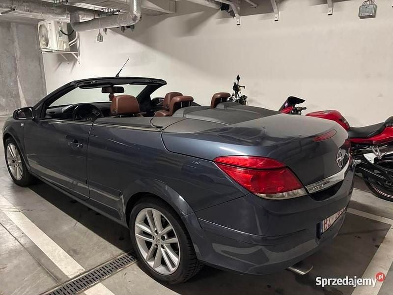 Granatowy Używany 2006 Opel Astra Cabriolet Kabriolet | 15 400 zł - Obraz 1/4