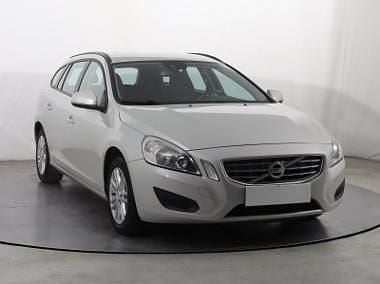 Używany Volvo V60 114 KM (83 kW) 2013 Srebrny Kombi