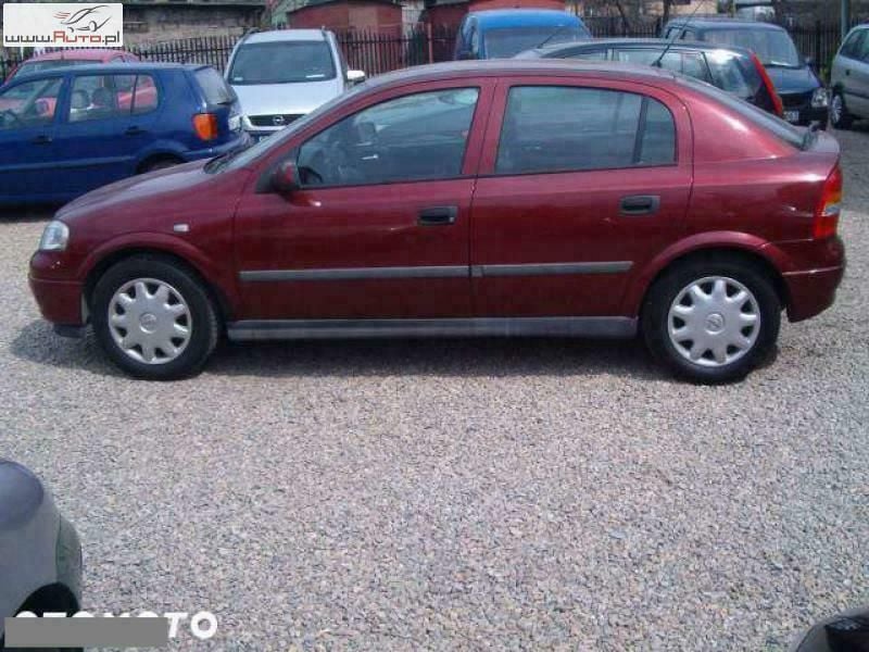 Używany Opel Astra 90 KM (66 kW) 2000 Czerwony (metalik) Hatchback