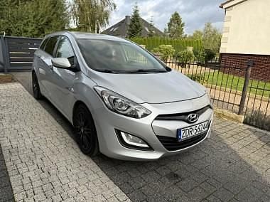 Srebrny Używany 2013 Hyundai i30 Kombi | 22 900 zł (Dość drogi) - Obraz 1/4