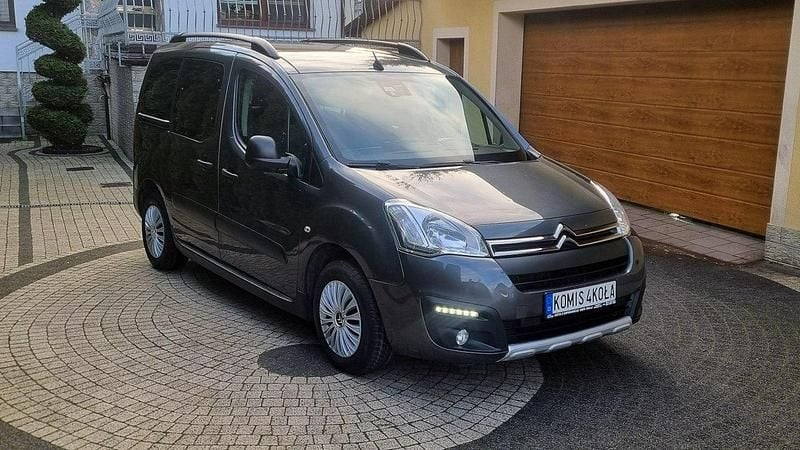 Szary (metalik) Używany 2016 Citroën Berlingo Minivan | 33 900 zł (Uczciwa cena) - Obraz 1/4
