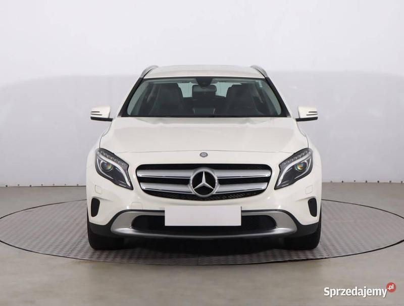 Biały Używany 2016 Mercedes GLA180 SUV | 53 999 zł - Obraz 1/4