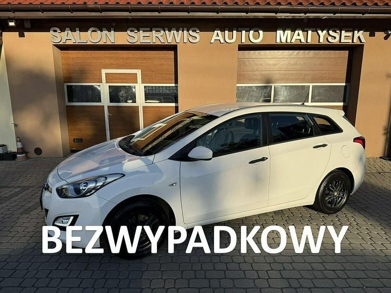 Biały Używany 2012 Hyundai i30 Kombi | 33 900 zł (Dość drogi) - Obraz 1/4