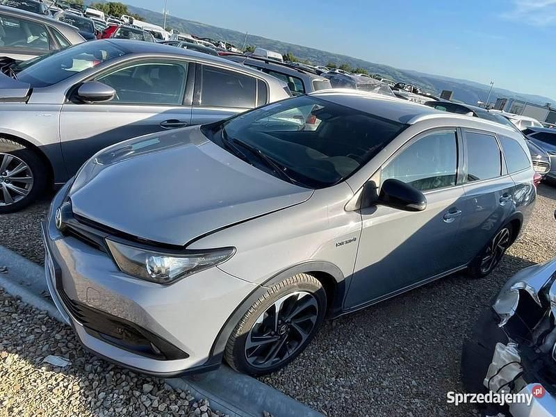Szary Używany 2018 Toyota Auris Hybrid Design Kombi | 39 500 zł - Obraz 1/4