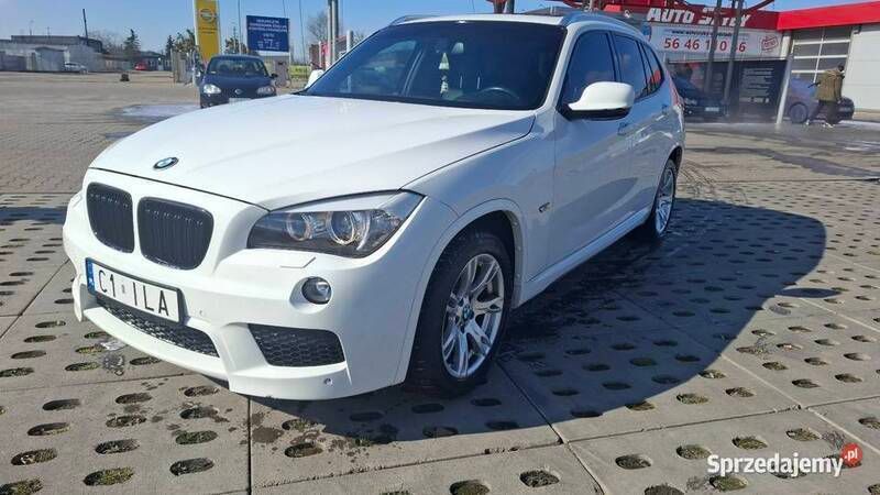 Biały Używany 2011 BMW X1 SUV | 46 000 zł (Drogi) - Obraz 1/4