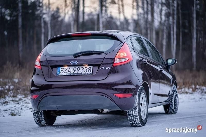Używany Ford Fiesta 2009 Bordowy Hatchback