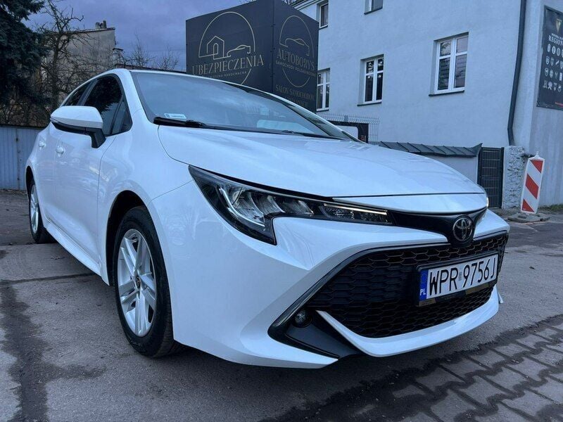 Używany Toyota Corolla 116 KM (85 kW) 2021 Biały (metalik) Sedan/Limuzyna