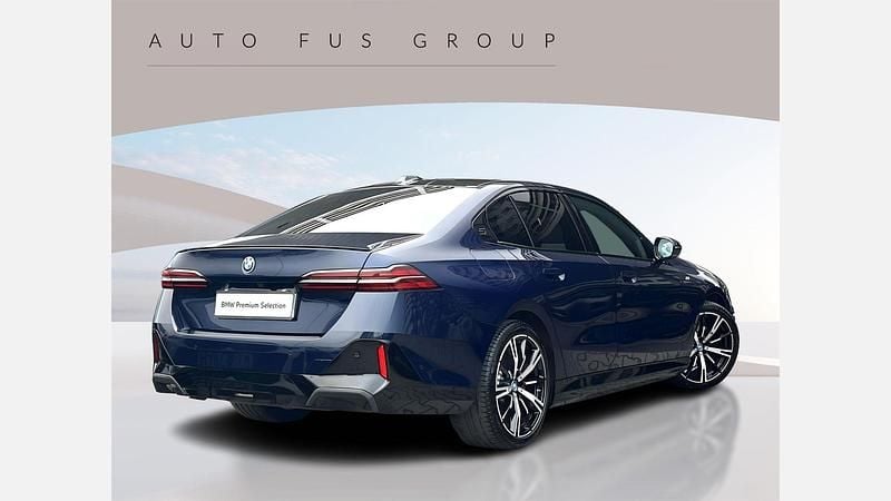 Używany BMW 530e Comfort Edition 190 KM (139 kW) 2024 Niebieski tanzanite bmw individual metalizowany Sedan/Limuzyna