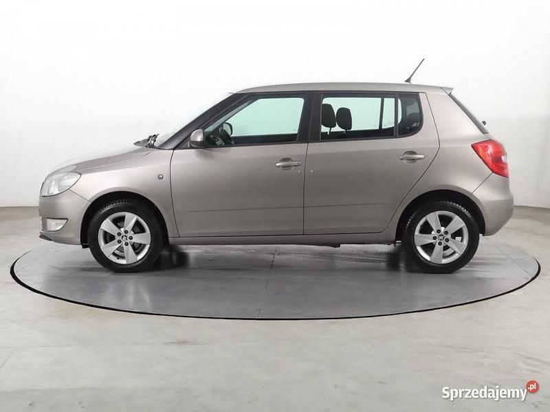 Używany Skoda Fabia 86 KM (63 kW) 2014 Beżowy Hatchback