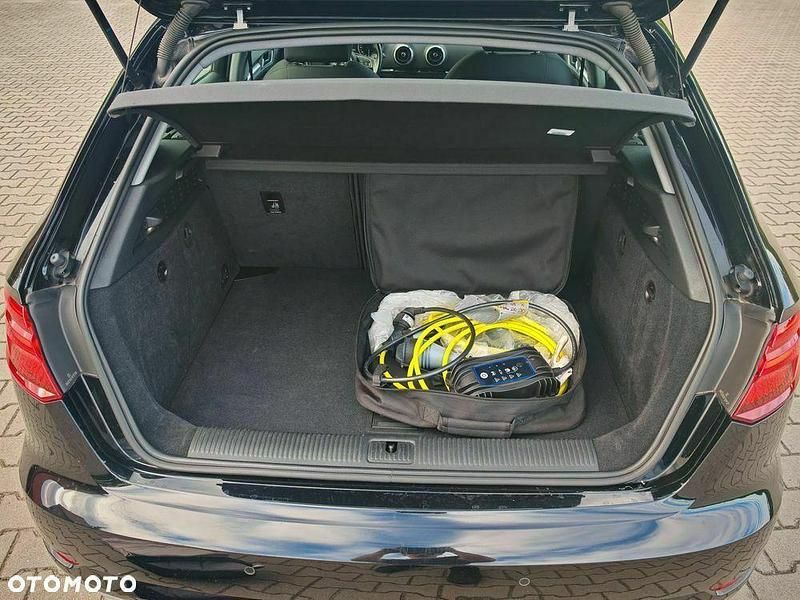 Używany Audi A3 Sportback 2018 Czarny Hatchback