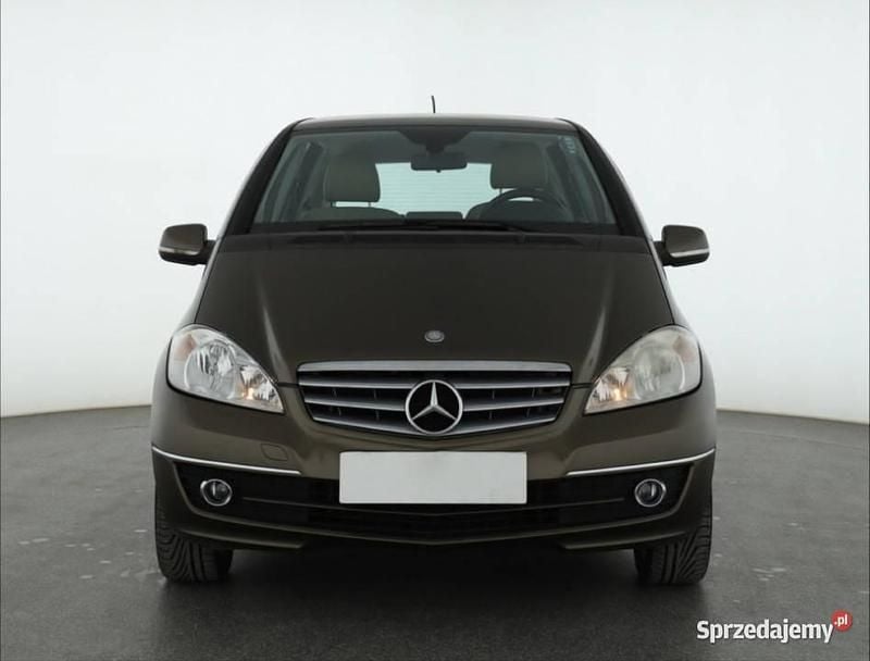 Używany Mercedes A160 2010 Brązowy Hatchback