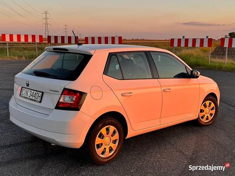 Biały Używany 2016 Skoda Fabia Hatchback | 22 499 zł (Uczciwa cena) - Obraz 1/4