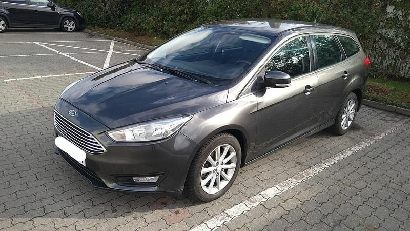 Szary Używany 2016 Ford Focus Kombi | 16 500 zł (Uczciwa cena) - Obraz 1/4