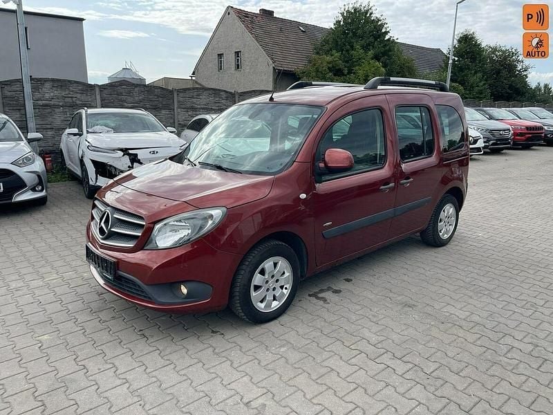 Czerwony Używany 2016 Mercedes Citan 111 Kombi | 29 900 zł - Obraz 1/4