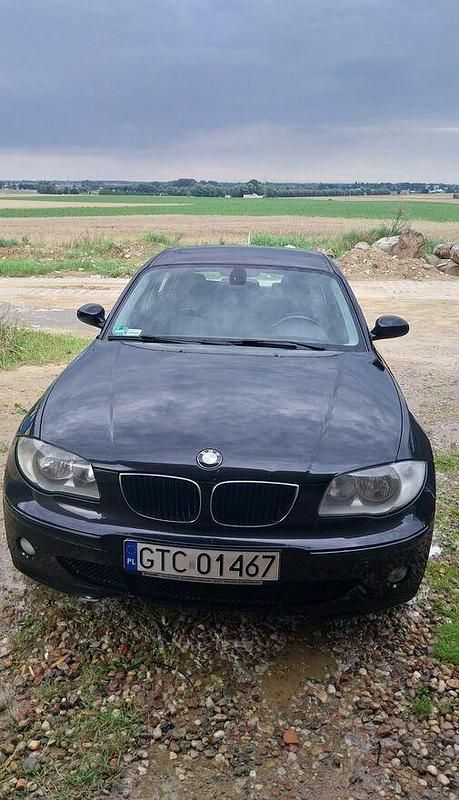 Czarny Używany 2005 BMW 118 Hatchback | 10 500 zł (Dobra cena) - Obraz 1/4