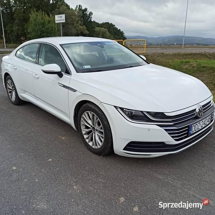Biały Używany 2018 VW Arteon Hatchback | 72 800 zł (Uczciwa cena) - Obraz 1/4