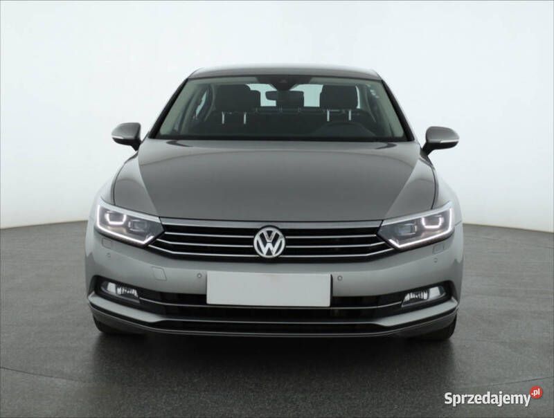 Srebrny Używany 2016 VW Passat Sedan/Limuzyna | 61 999 zł (Uczciwa cena) - Obraz 1/4