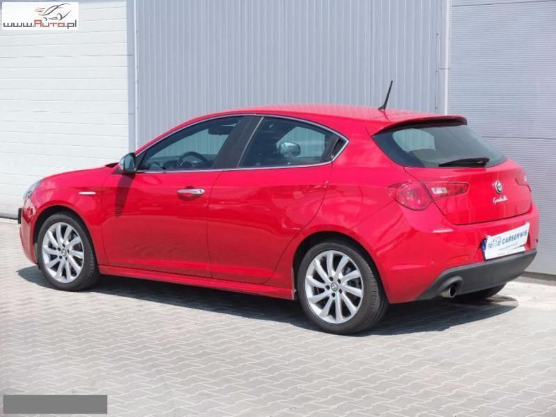 Używany Alfa Romeo Giulietta 170 KM (125 kW) 2012 Czerwony Hatchback