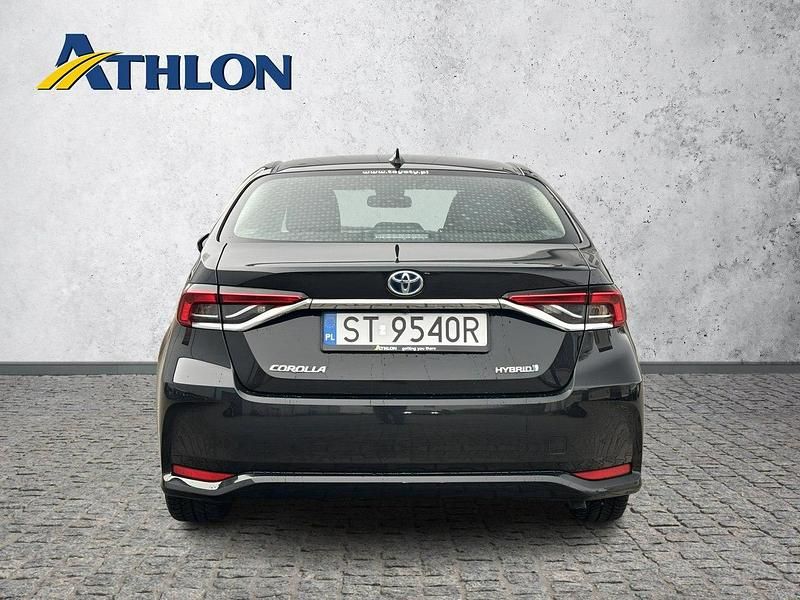 Używany Toyota Corolla 98 KM (72 kW) 2020 Czarny (metalik) Sedan/Limuzyna