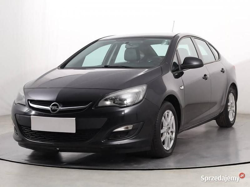 Używany Opel Astra 140 KM (102 kW) 2015 Czarny Sedan/Limuzyna