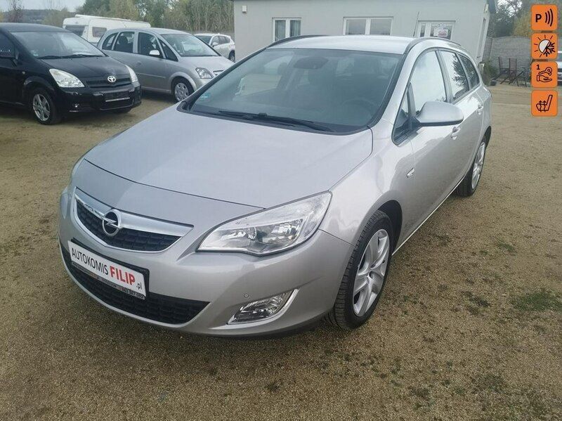Srebrny Używany 2012 Opel Astra Hatchback | 21 900 zł (Dobra cena) - Obraz 1/4