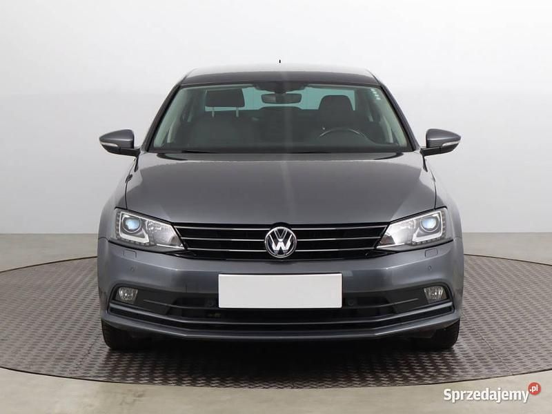 Szary Używany 2017 VW Jetta Sedan/Limuzyna | 49 999 zł (Dość drogi) - Obraz 1/4