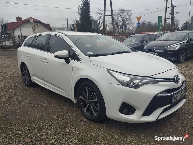 Biały Używany 2017 Toyota Avensis Sedan/Limuzyna | 35 000 zł (Super Cena) - Obraz 1/4