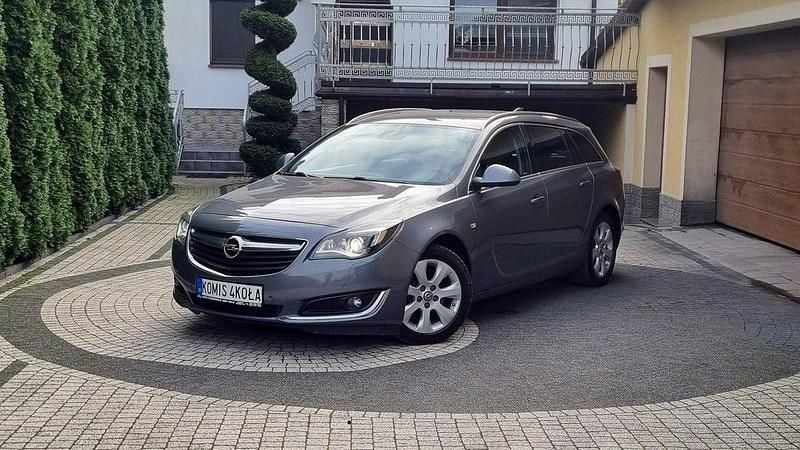Szary (metalik) Używany 2017 Opel Insignia Kombi | 29 900 zł (Super Cena) - Obraz 1/4