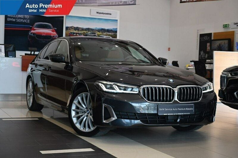 Szary (metalik) Używany 2022 BMW M550 Sedan/Limuzyna | 179 900 zł - Obraz 1/4