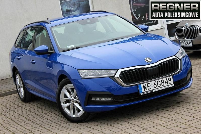 Niebieski Używany 2022 Skoda Octavia Ambition Kombi | 53 900 zł (Uczciwa cena) - Obraz 1/4