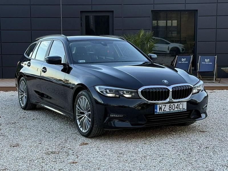 Czarny Używany 2021 BMW 320 Comfort Edition Kombi | 104 800 zł (Super Cena) - Obraz 1/3