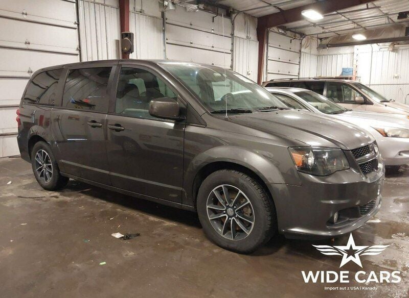 Szary (metalik) Używany 2018 Dodge Grand Caravan Minivan | 33 300 zł - Obraz 1/4