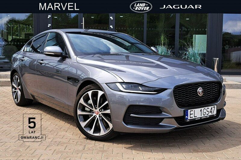 Szary (metalik) Używany 2022 Jaguar XE SE Sedan/Limuzyna | 219 000 zł - Obraz 1/4