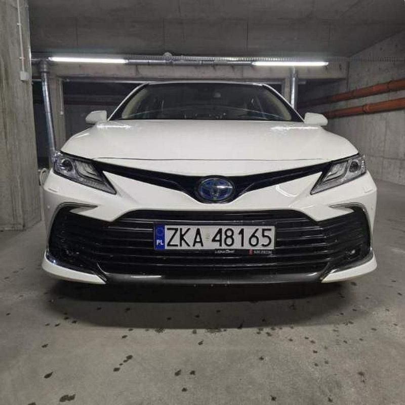Biały Używany 2021 Toyota Camry Executive Sedan/Limuzyna | 129 900 zł (Dość drogi) - Obraz 1/4