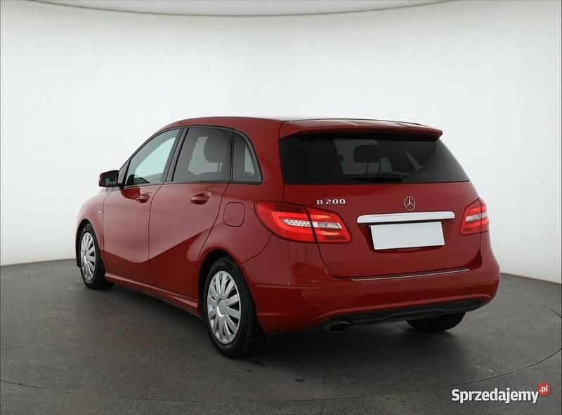 Używany Mercedes B200 2012 Czerwony Minivan