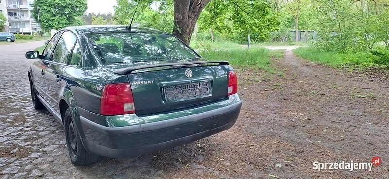 Zielony Używany 1997 VW Passat Sedan/Limuzyna | 2000 zł (Dobra cena) - Obraz 1/4