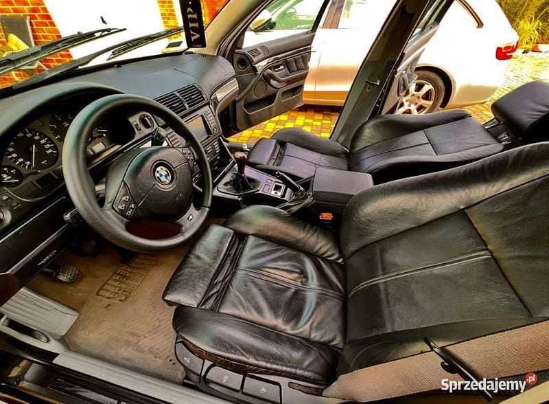 Czarny Używany 2001 BMW 530 Kombi | 9500 zł - Obraz 1/4